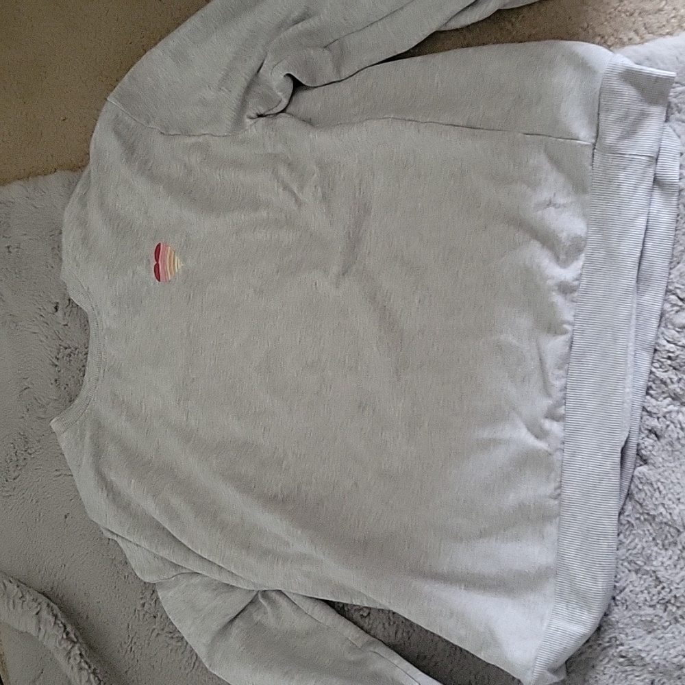 SUPER SOFT Grey sweatshirt with colorful heart ❤️